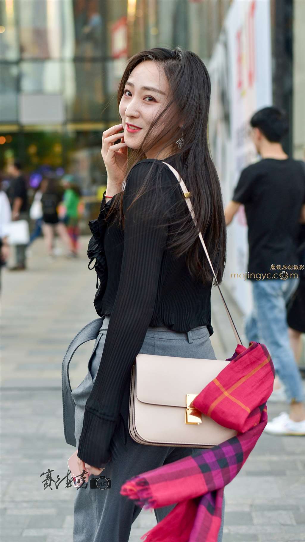 图片[1]-回眸一笑的时尚美女-街拍流行馆