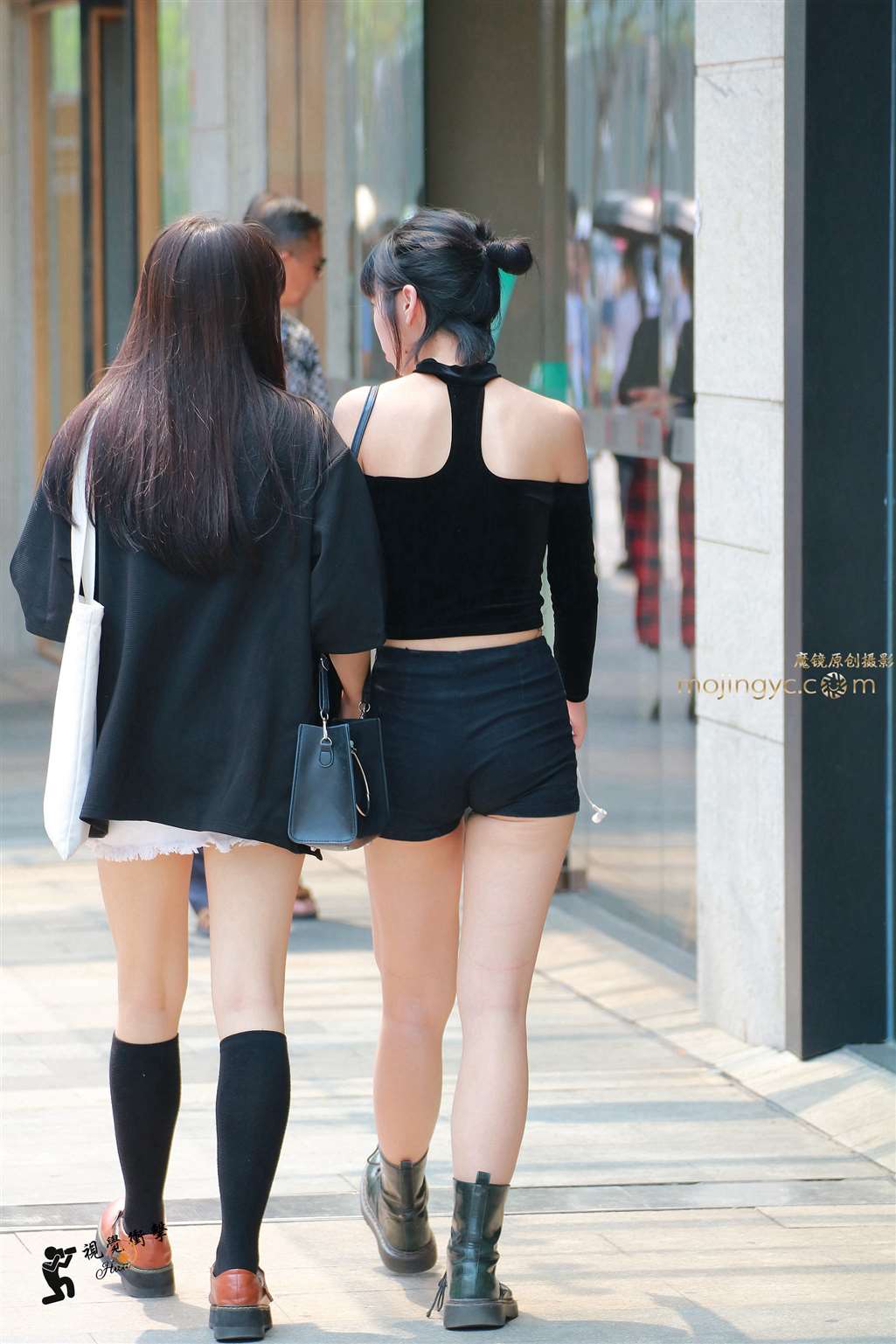 图片[2]-黑色的诱惑 骆驼趾美眉-街拍流行馆