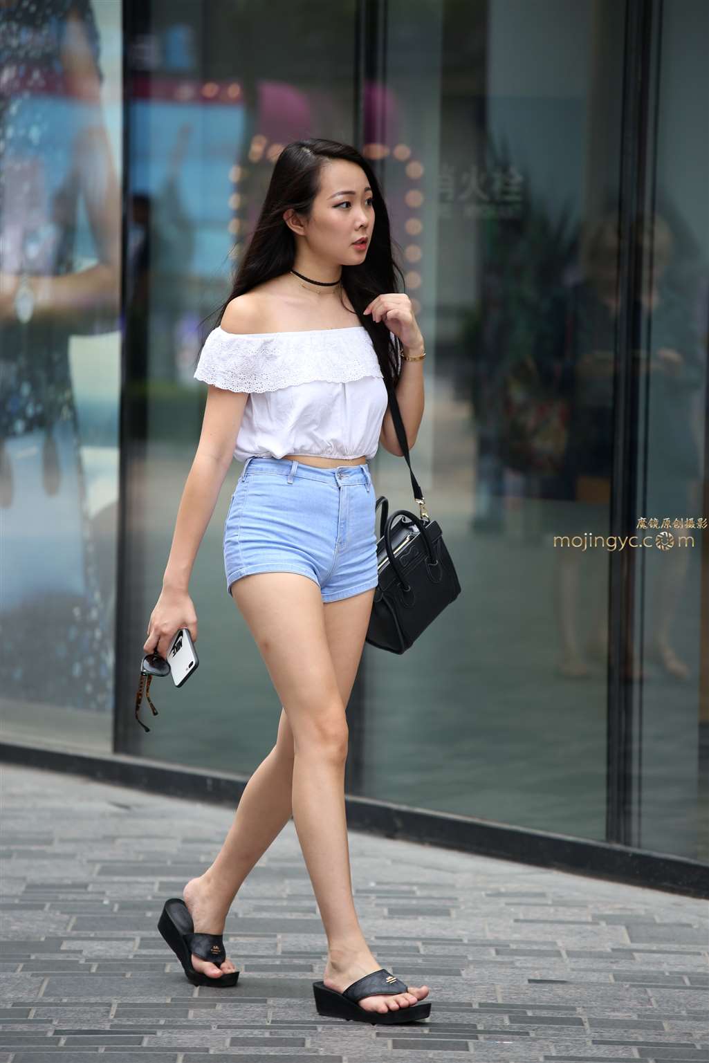 图片[1]-赛帖三，长腿翘臀美女-街拍流行馆