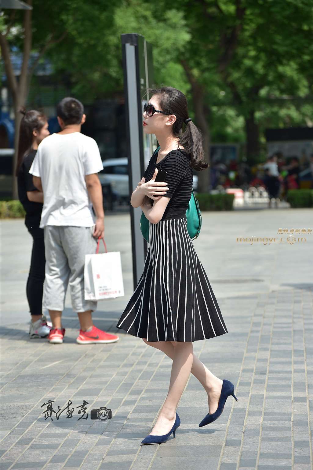 图片[5]-连衣裙少妇-街拍流行馆