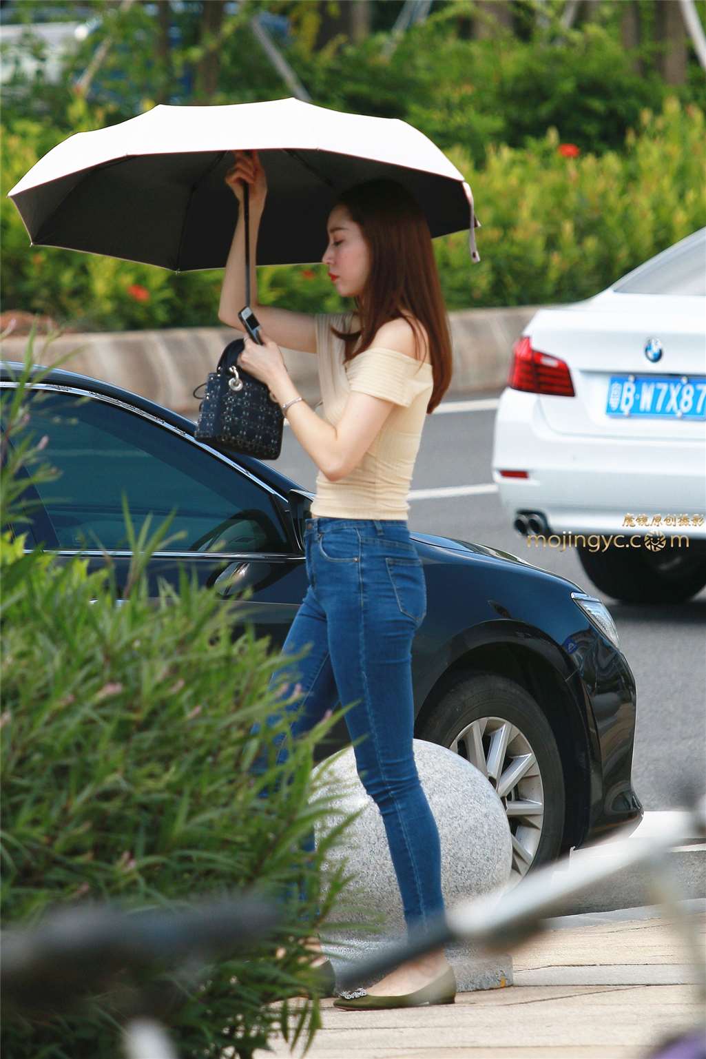 图片[1]-极品紧牛-街拍流行馆