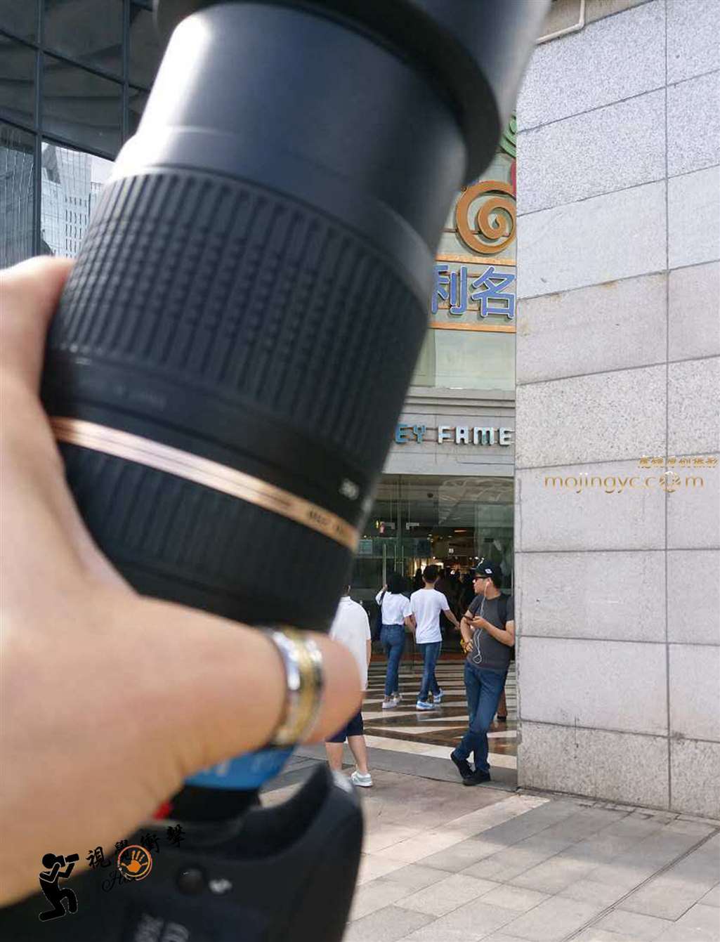 图片[2]-紧身蓝色牛仔裤 美眉一枚-街拍流行馆