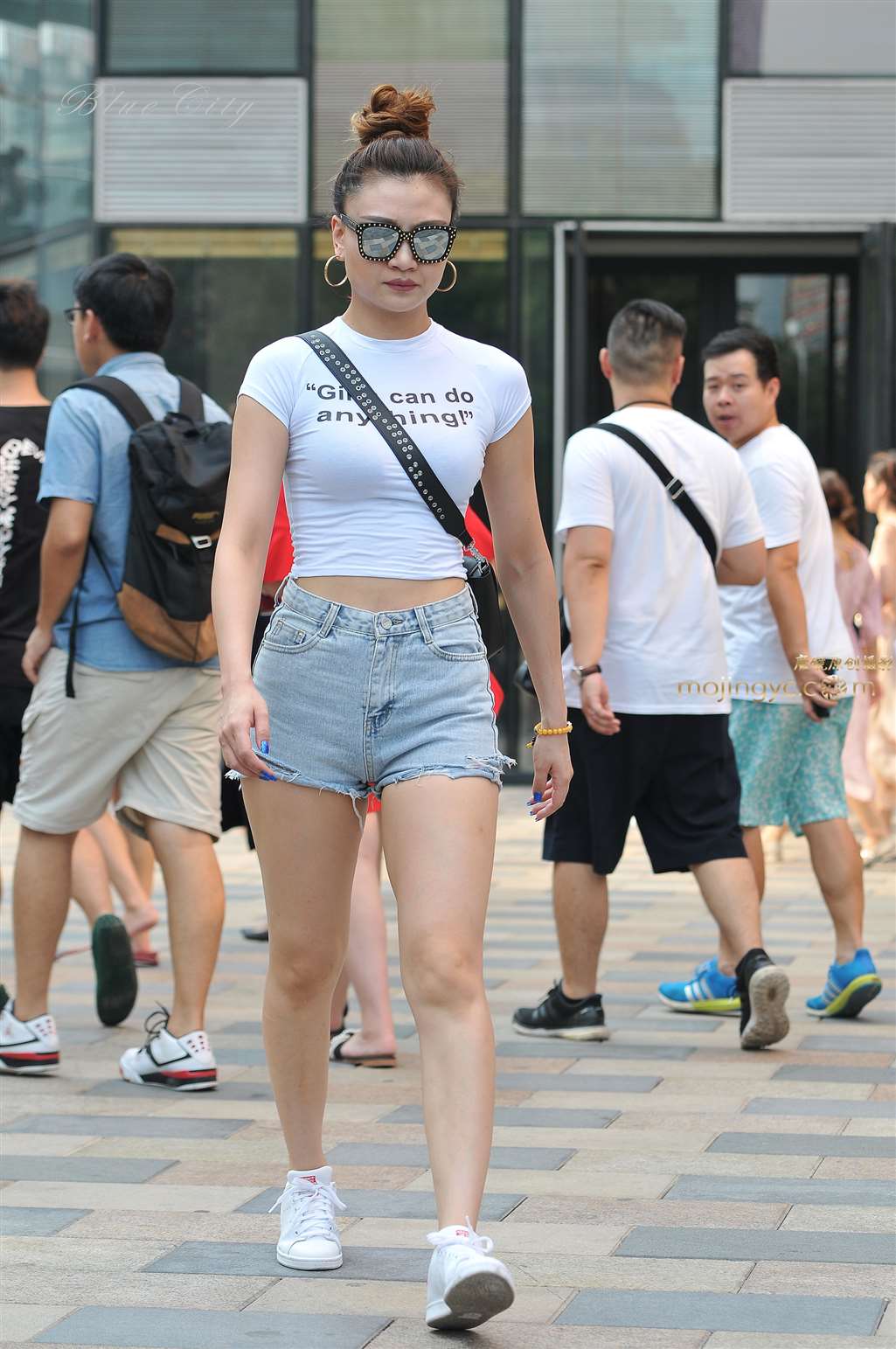 图片[1]-丰满热裤-街拍流行馆