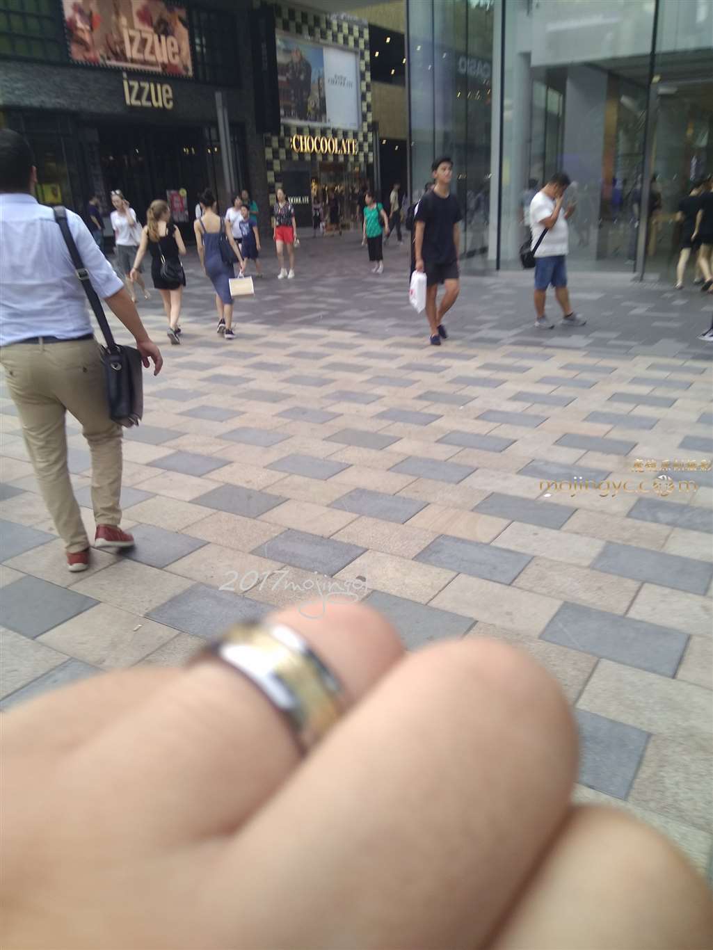图片[2]-咔喳赛帖 —–隐约之中的T裤-街拍流行馆