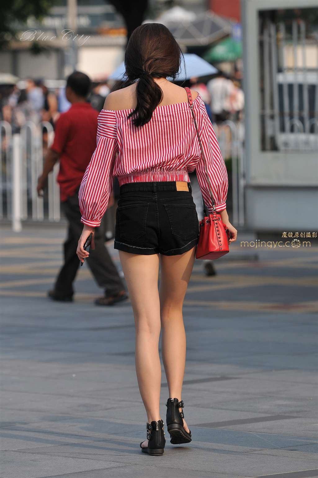 图片[2]-气质颇佳的美女-街拍流行馆