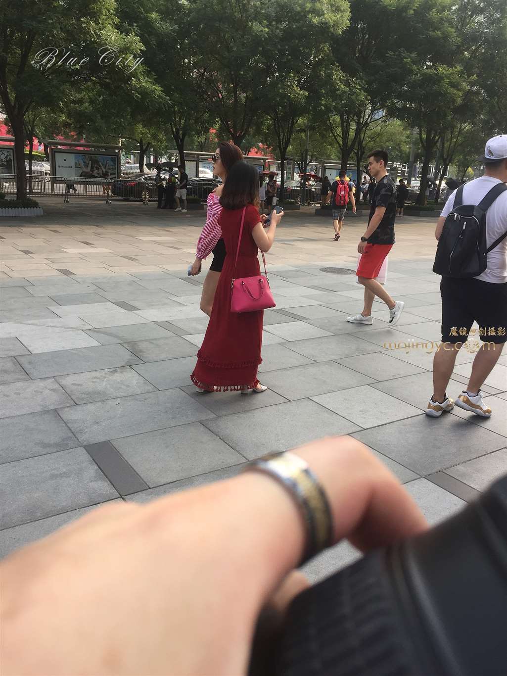 图片[3]-气质颇佳的美女-街拍流行馆