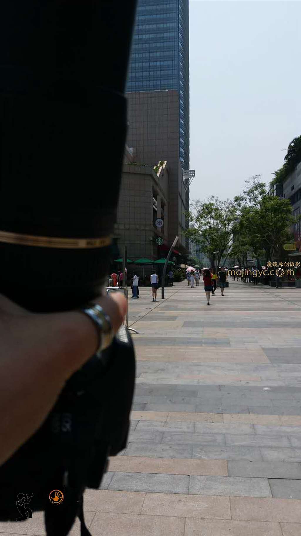 图片[2]-非袖 翘臀月牙热裤-街拍流行馆
