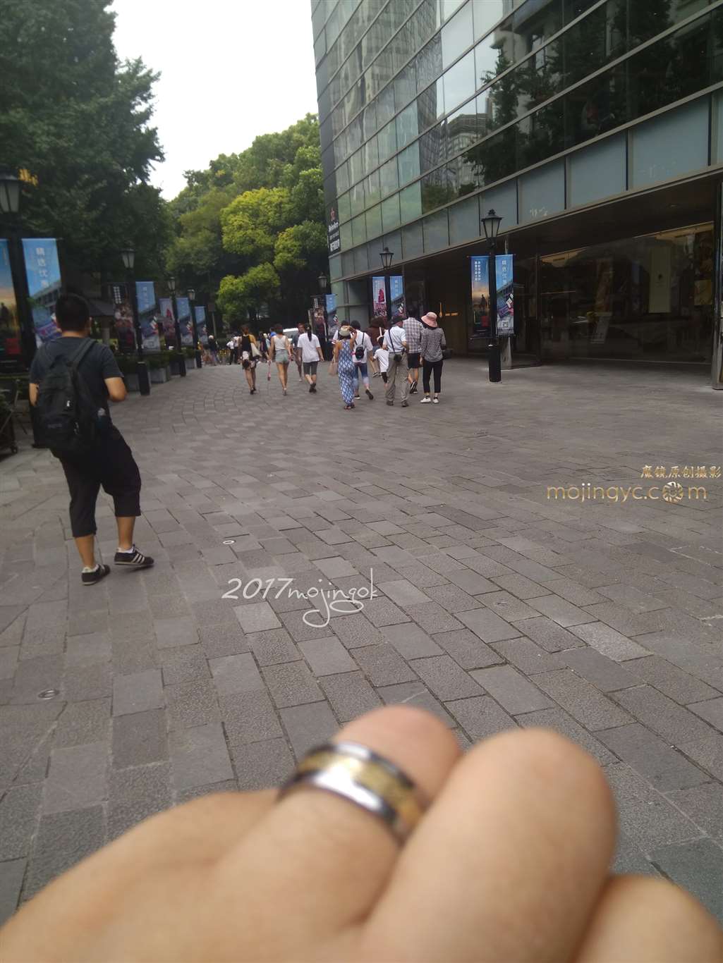 图片[2]-咔喳赛帖 —–小内都露出来了-街拍流行馆