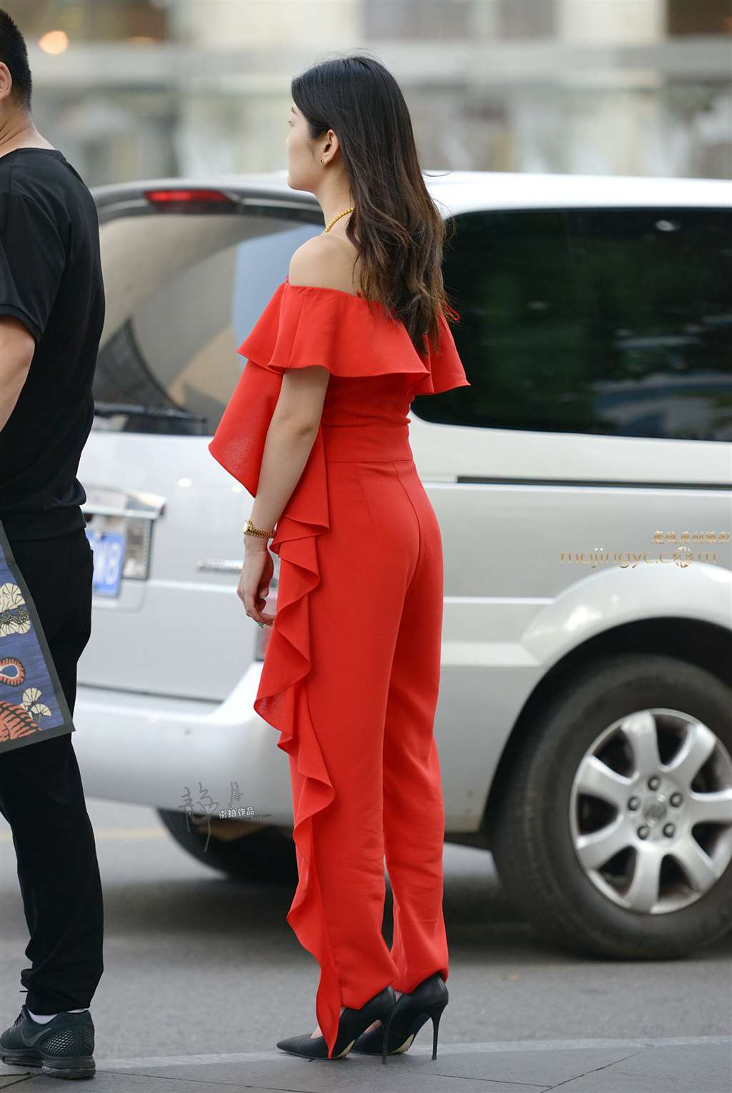 图片[1]-【静月街拍】红衣女-街拍流行馆