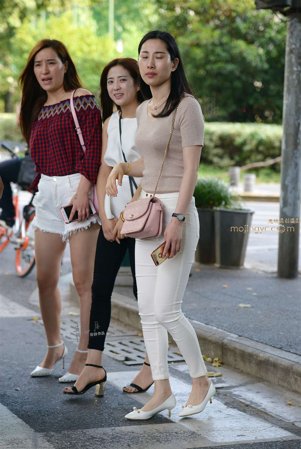 图片[4]-【静月街拍】白裤女-街拍流行馆