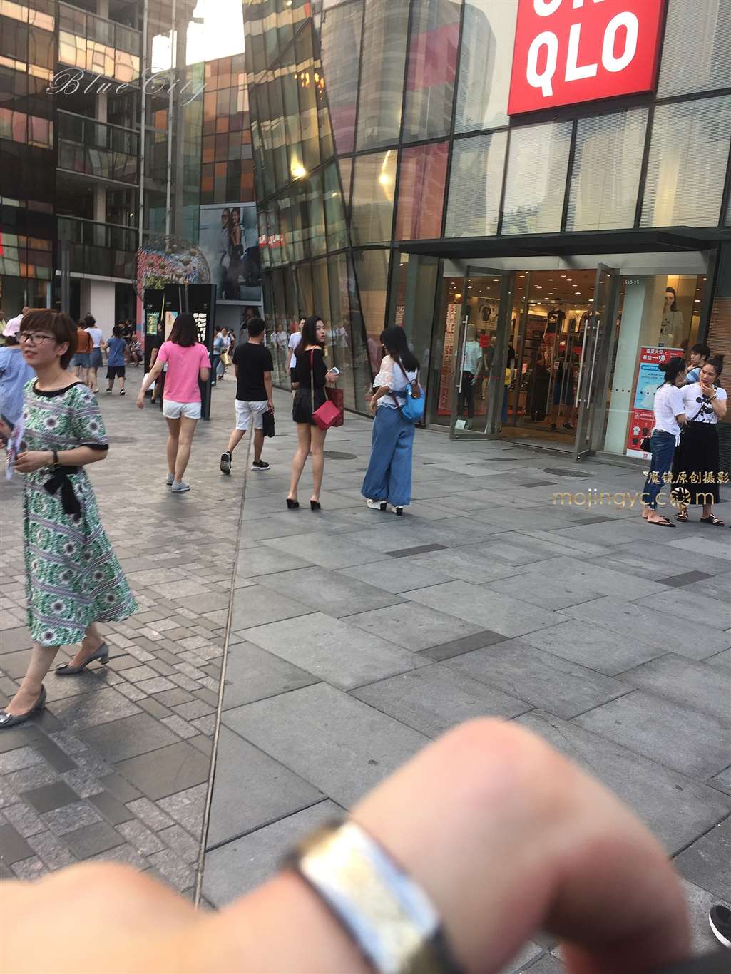 图片[3]-黑皮短裤-街拍流行馆