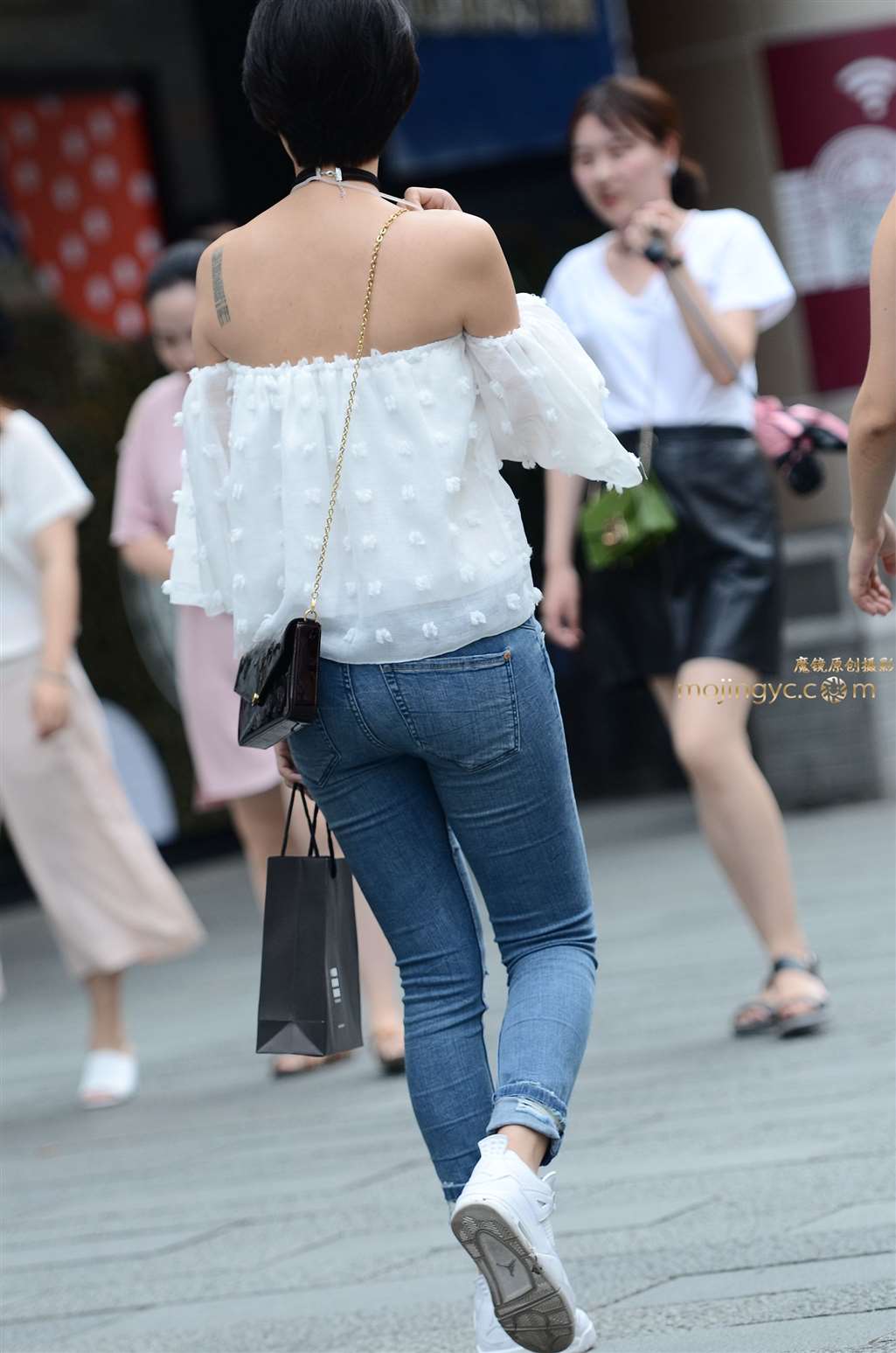 图片[1]-【验证街拍大赛NO.4】神摄手赛15 抹胸紧牛-街拍流行馆