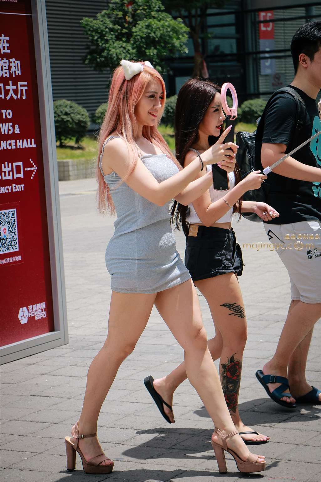 图片[1]-丰满肉欲包臀超短裙-街拍流行馆