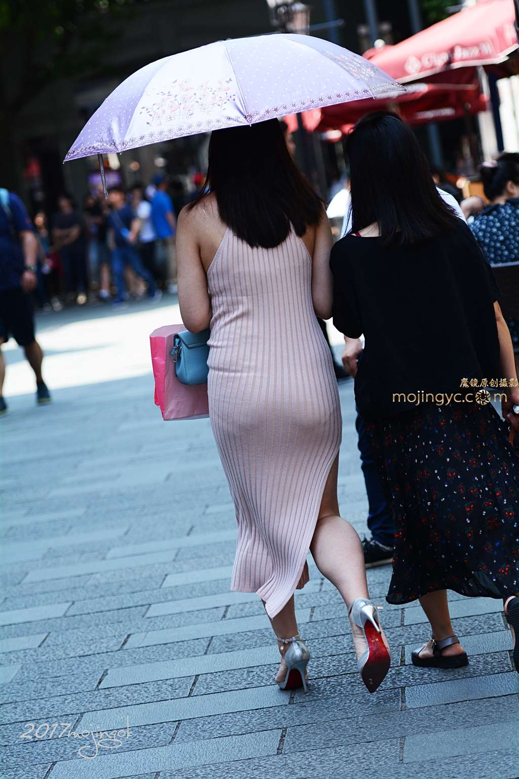 图片[1]-咔喳赛帖 —–圆润的臀围-街拍流行馆