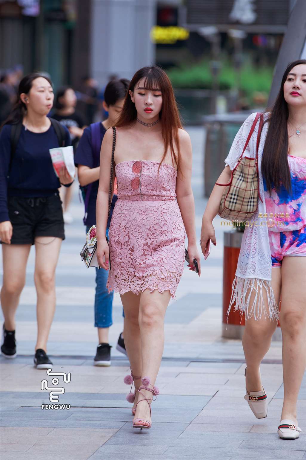 图片[1]-镂花连衣短裙，凉高-街拍流行馆