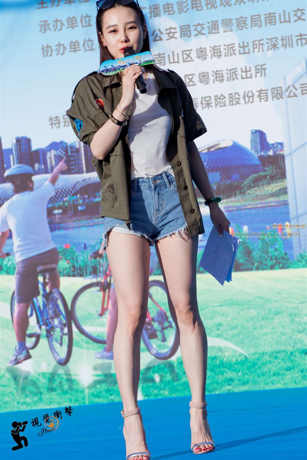 图片[1]-长腿高跟 大美女主持人-街拍流行馆