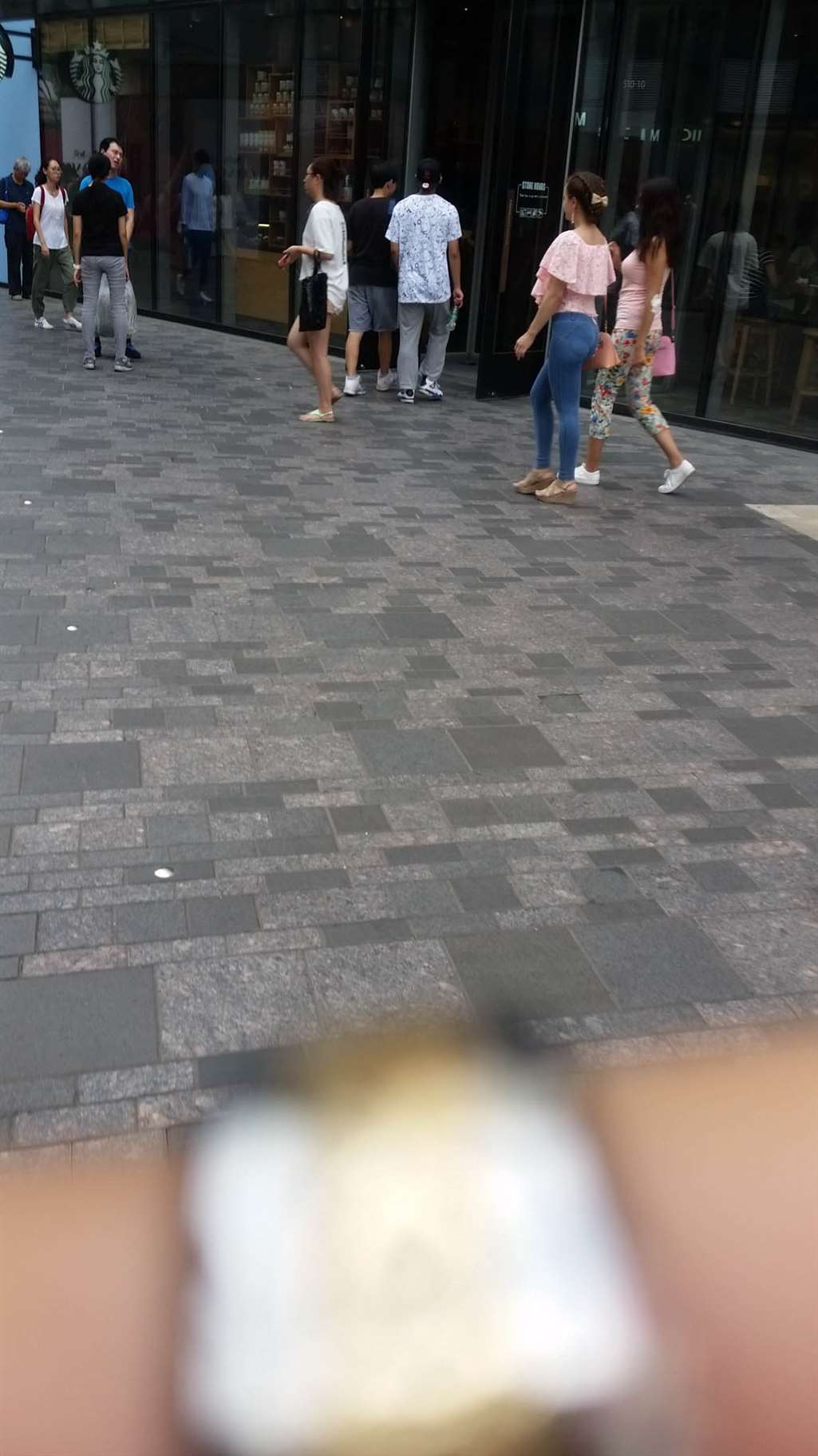 图片[3]-丰硕蜜桃臀-街拍流行馆