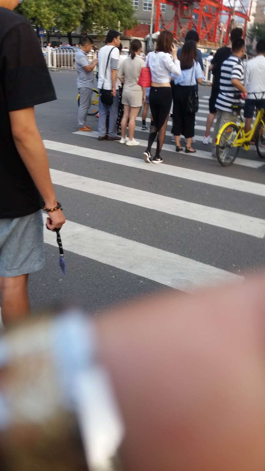 图片[3]-这样的健美裤太诱人-街拍流行馆