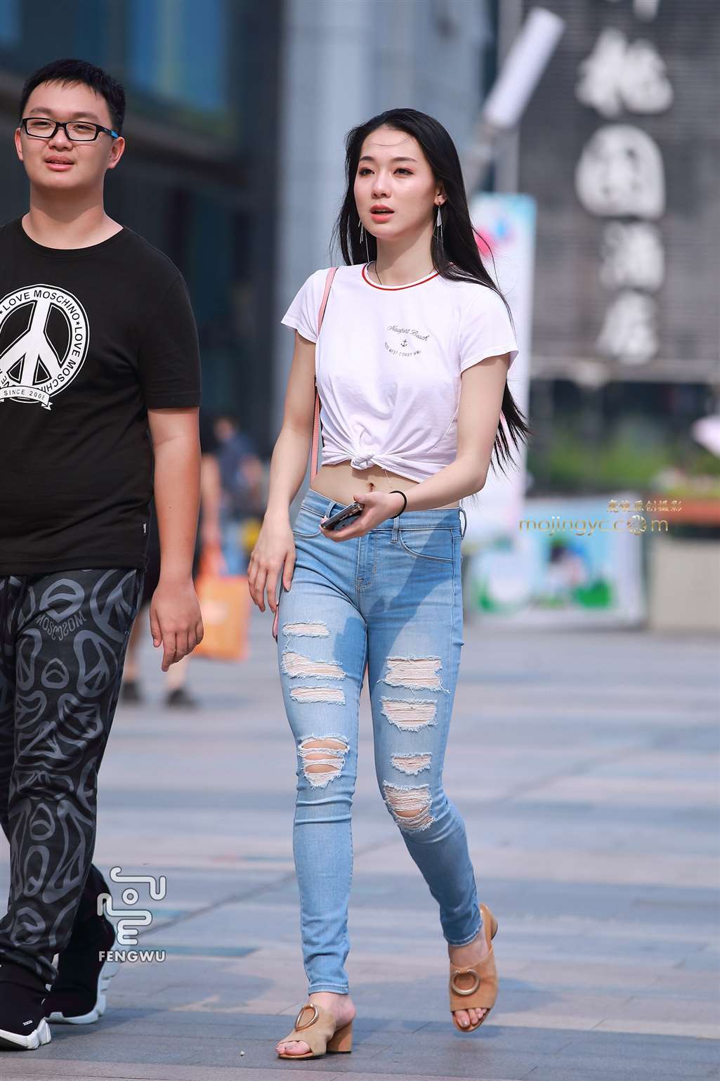 图片[5]-破洞牛仔裤，露脐装，美女-街拍流行馆
