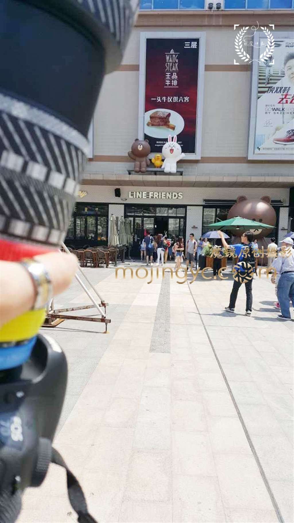 图片[2]-靓丽 紧身 翘臀 白裤-街拍流行馆