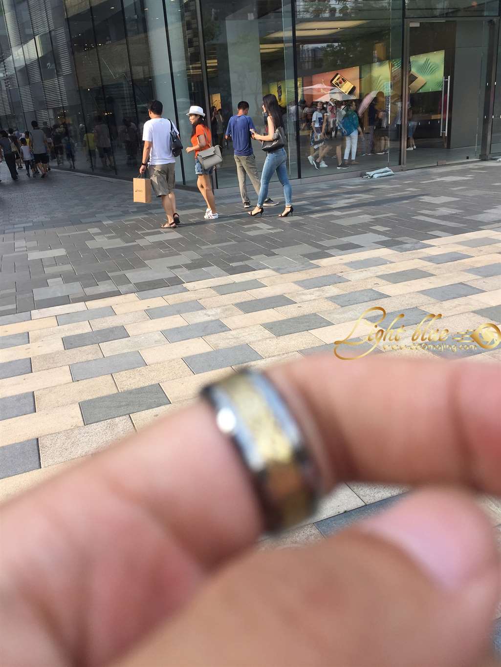 图片[2]-牛仔裤大臀妞-街拍流行馆