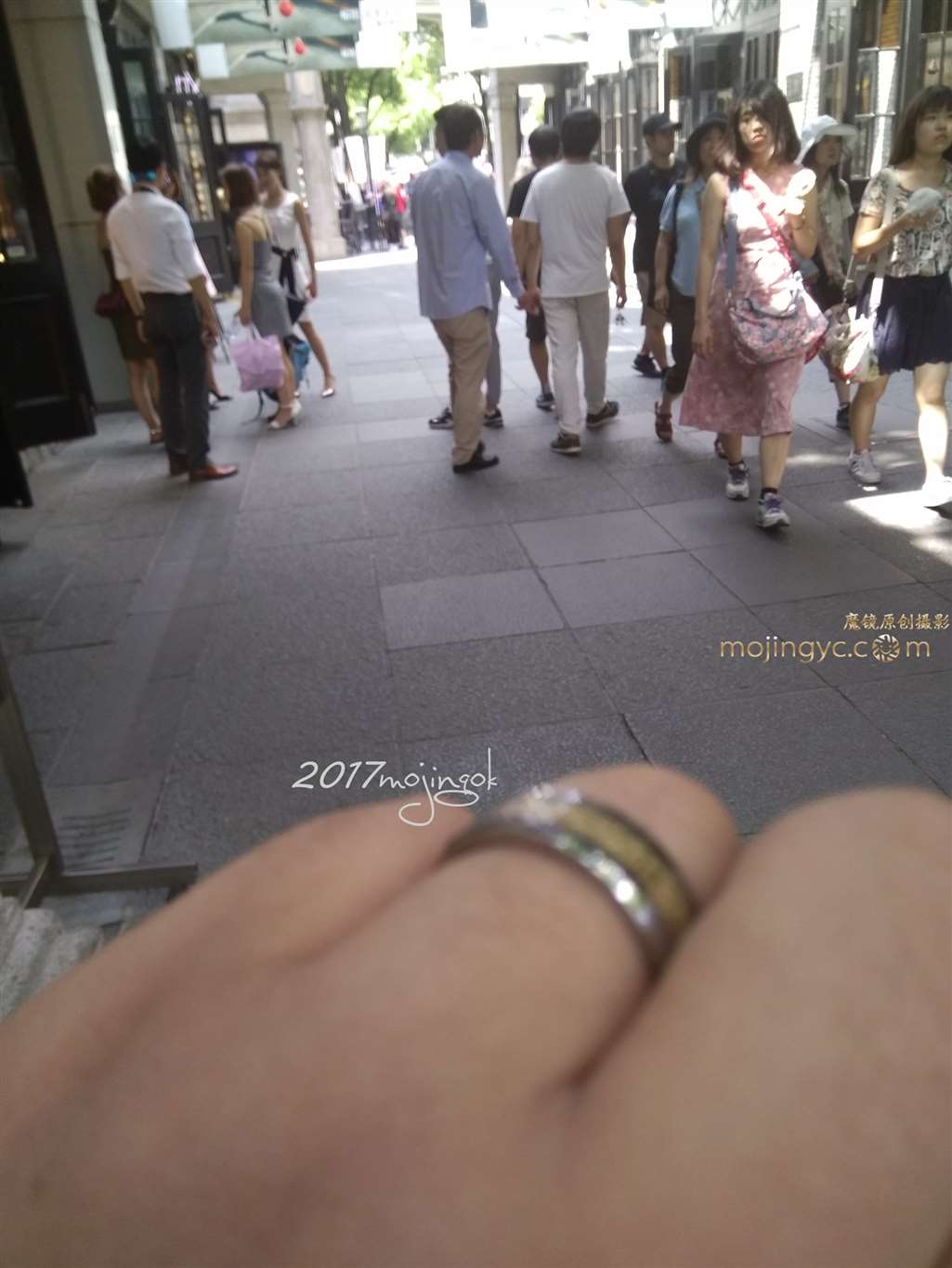 图片[2]-咔喳赛帖 —-深蹲方显姿色-街拍流行馆