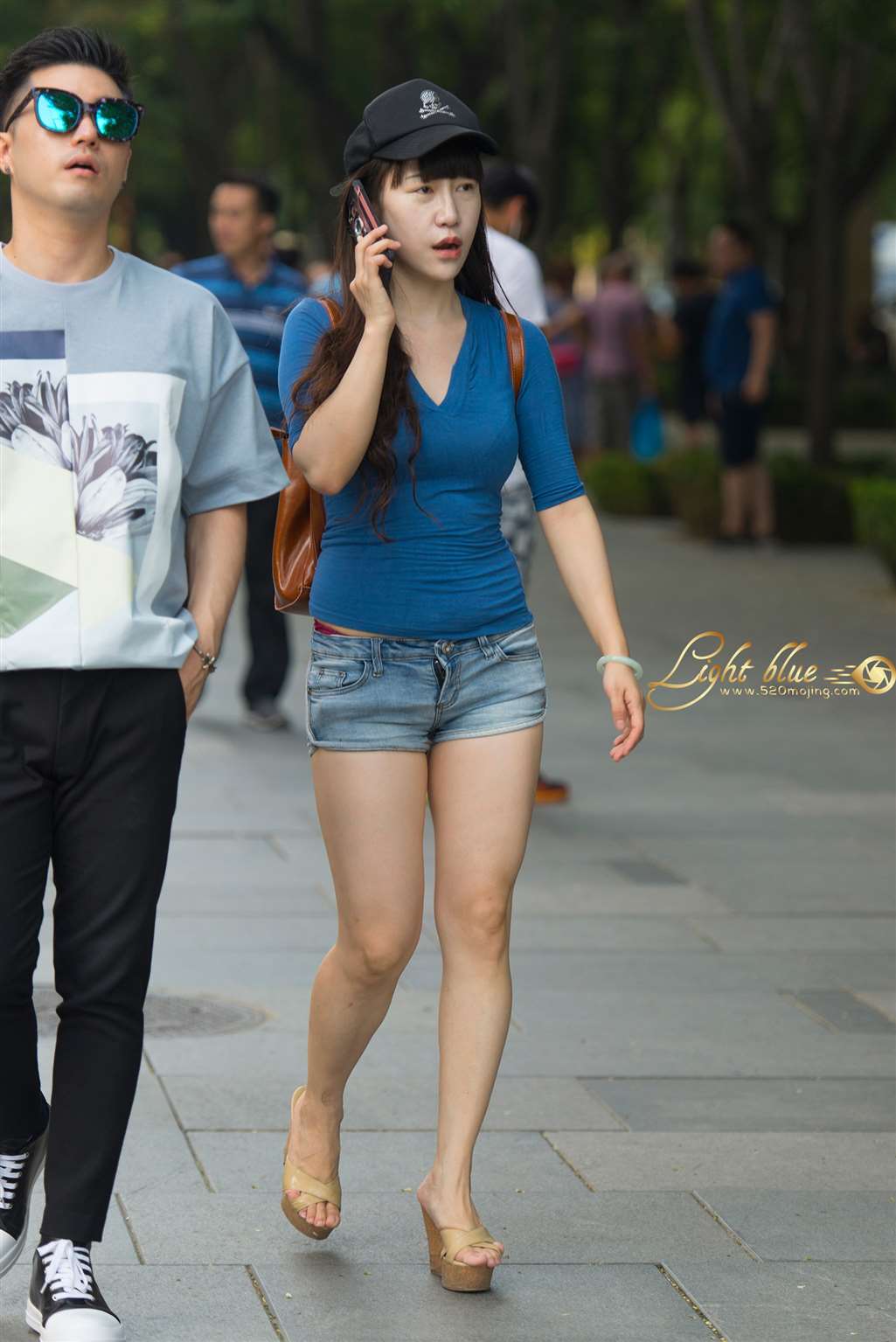 图片[3]-牛仔热裤紧臀-街拍流行馆