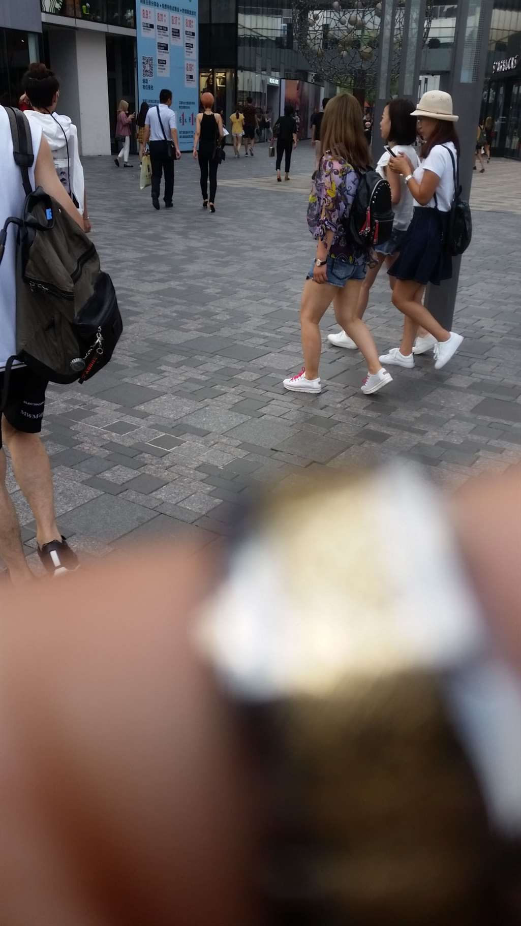 图片[3]-高挑紧臀牛仔-街拍流行馆