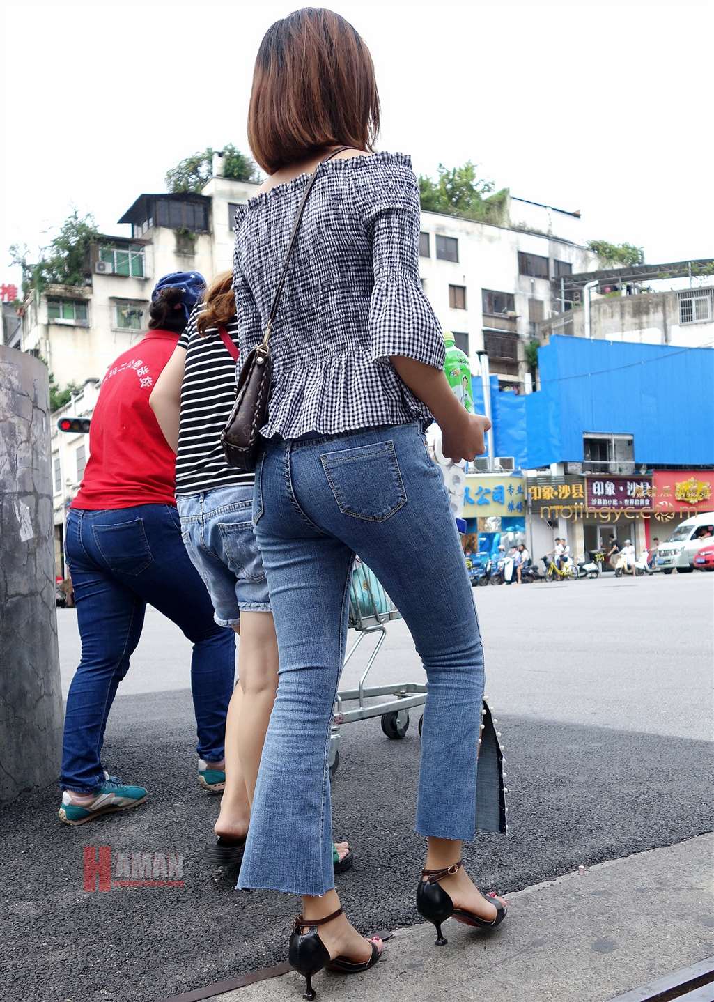 图片[1]-肉搏篇——喇叭蓝牛高跟-街拍流行馆