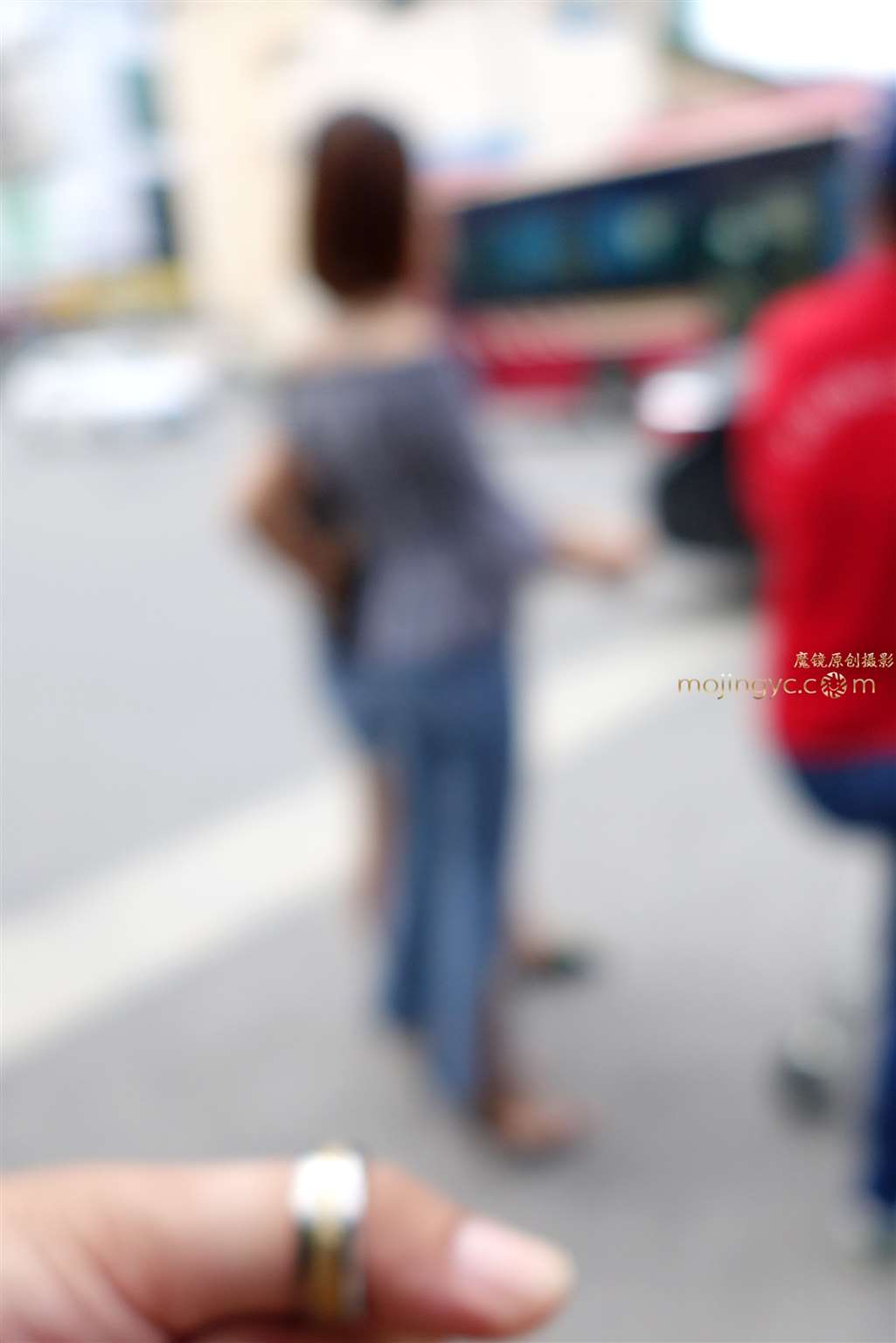 图片[2]-肉搏篇——喇叭蓝牛高跟-街拍流行馆