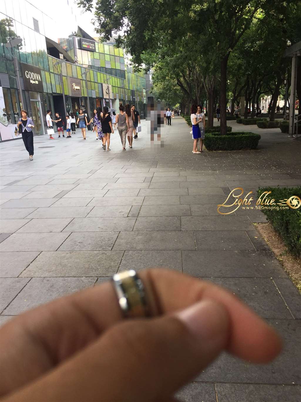 图片[3]-胸前两颗星-街拍流行馆