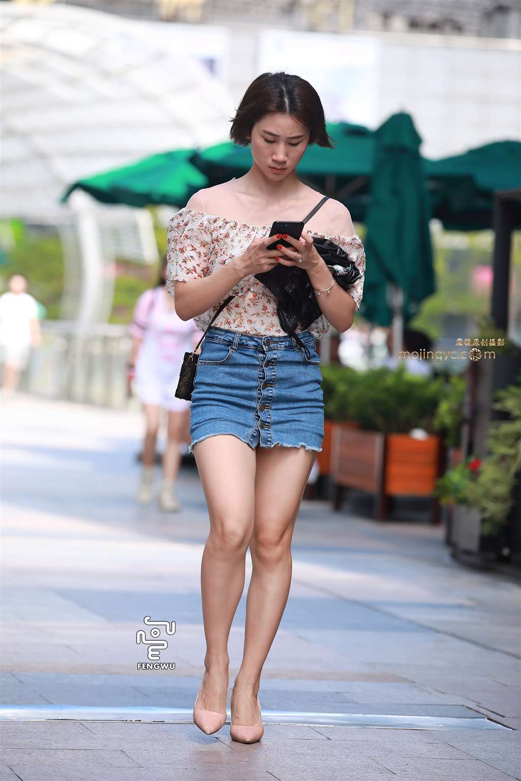 图片[1]-丰满得快要爆开的短裙-街拍流行馆