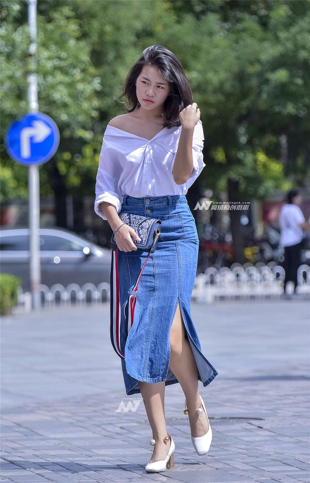 图片[1]-美女凹凸有致性感吸晴-街拍流行馆