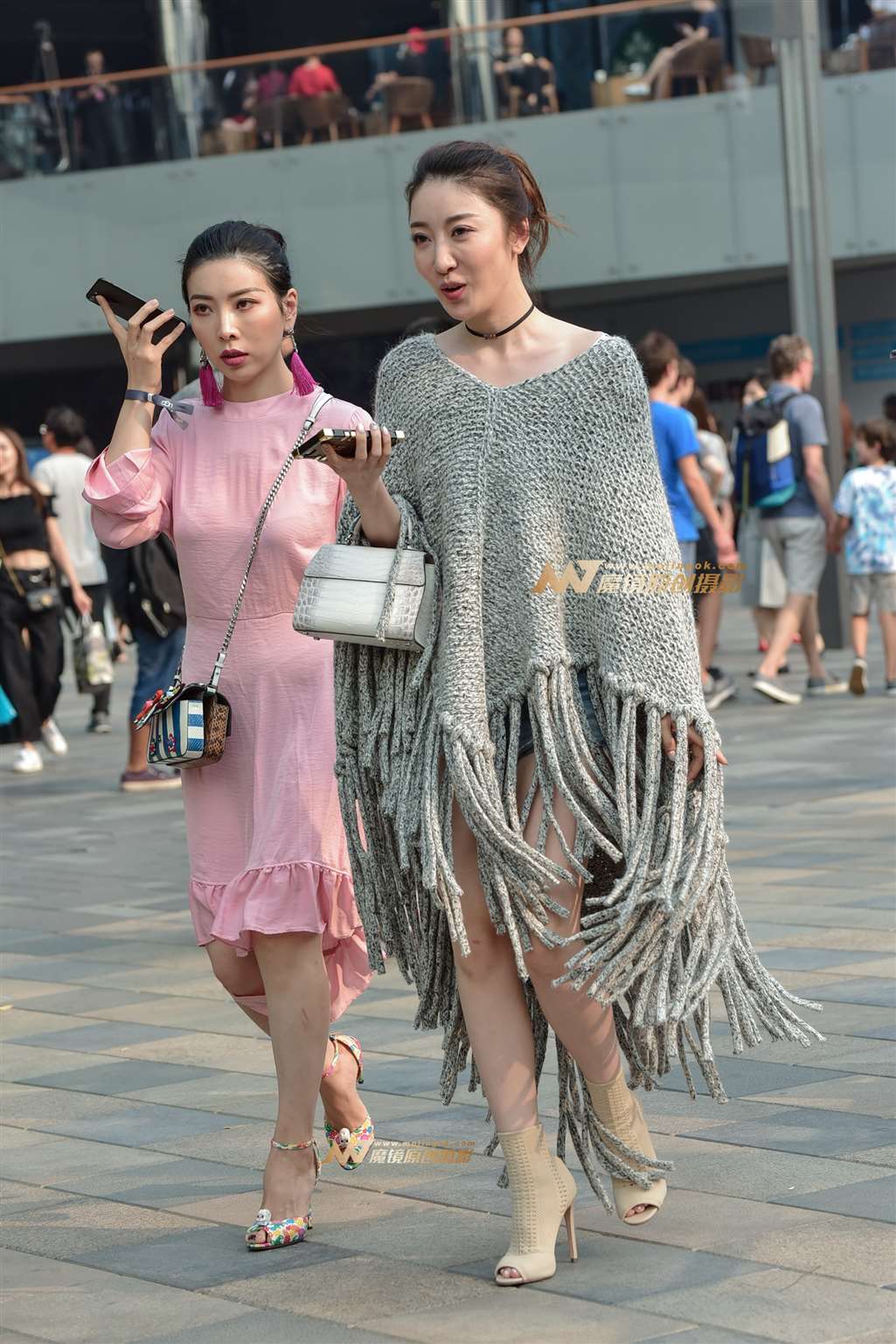 图片[1]-时尚针织蝙蝠衫女郎-街拍流行馆