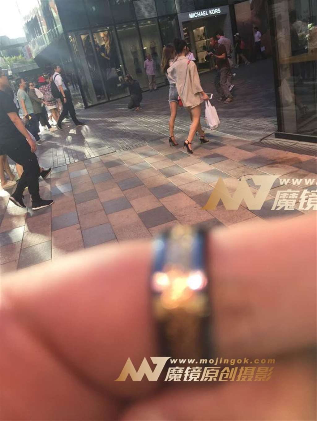 图片[3]-逆光美腿-街拍流行馆