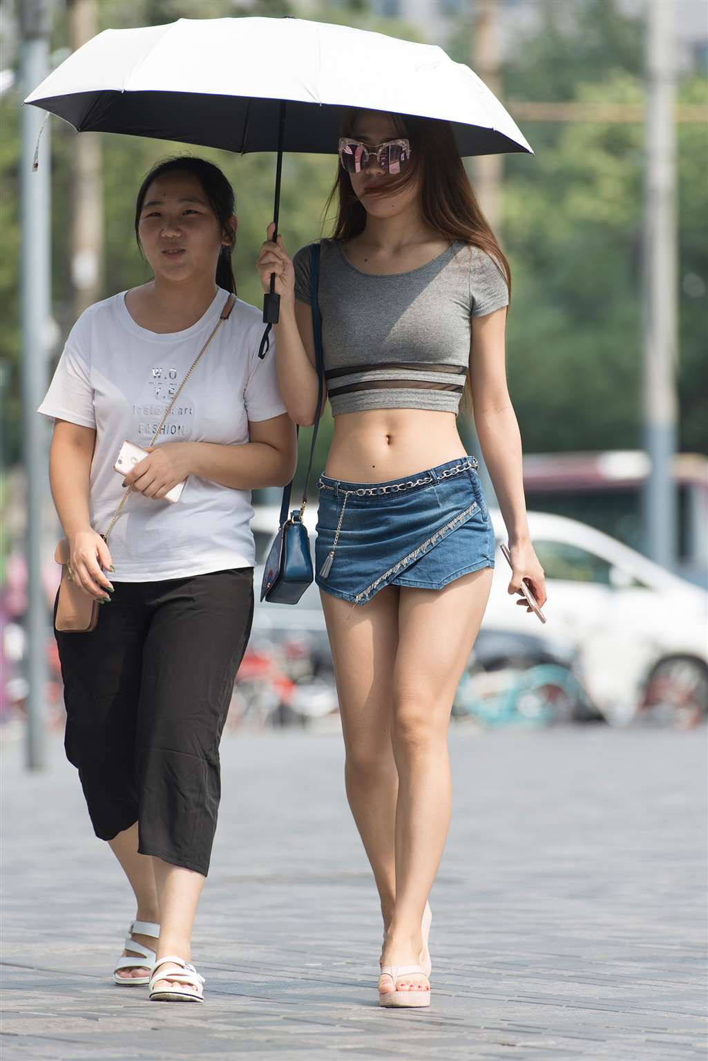 图片[4]-热裤美臀-街拍流行馆