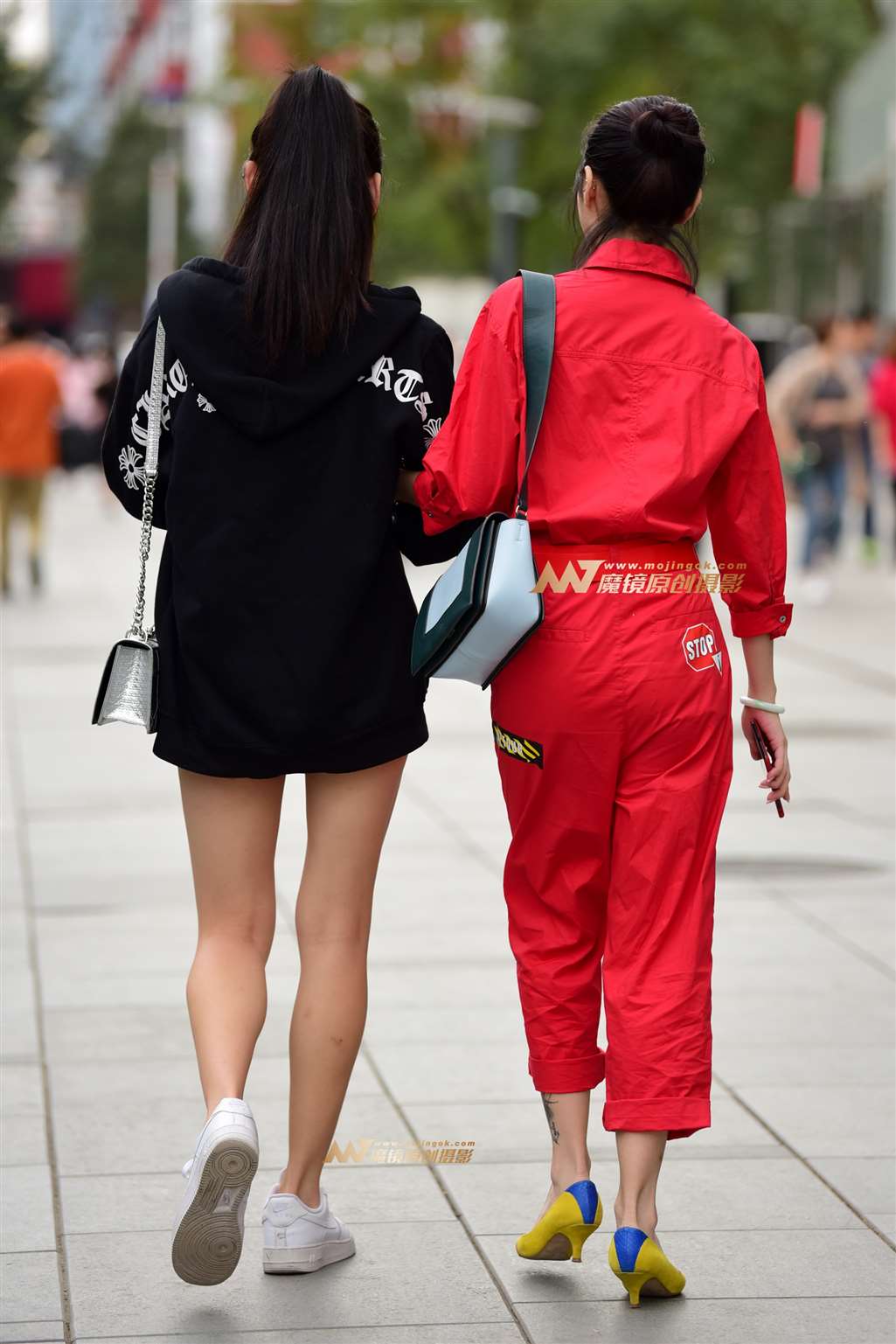 图片[2]-姐妹花 红与黑-街拍流行馆