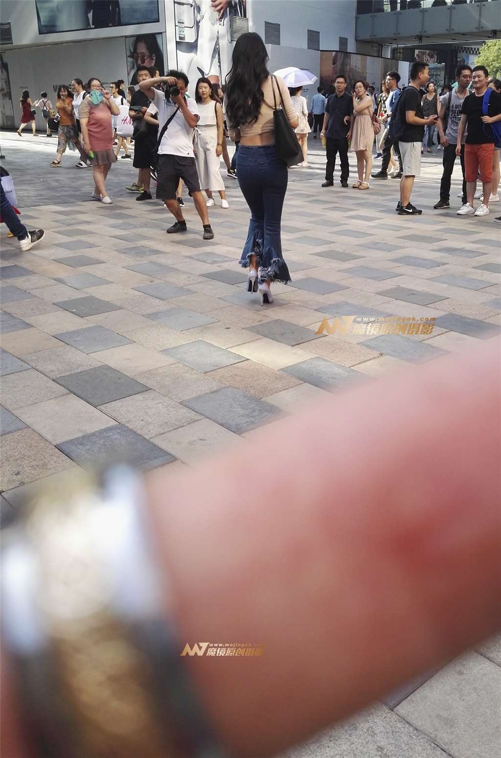 图片[3]-美胸包臀性感极品美女-街拍流行馆