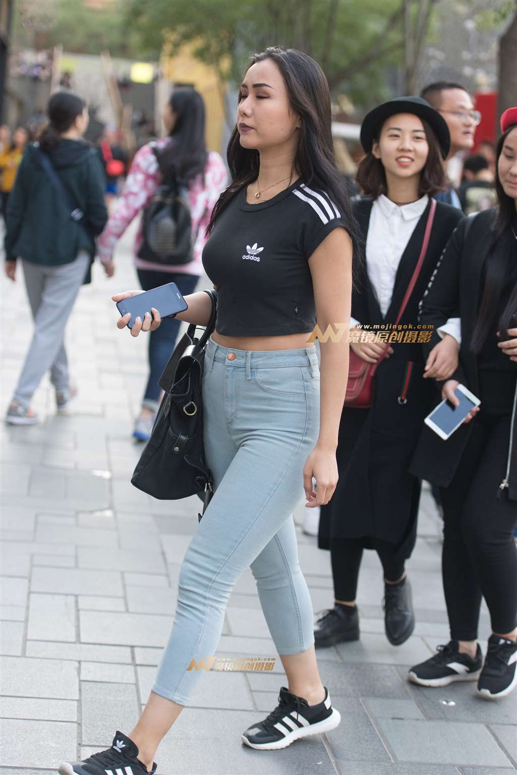 图片[5]-紧牛丰臀美女-街拍流行馆