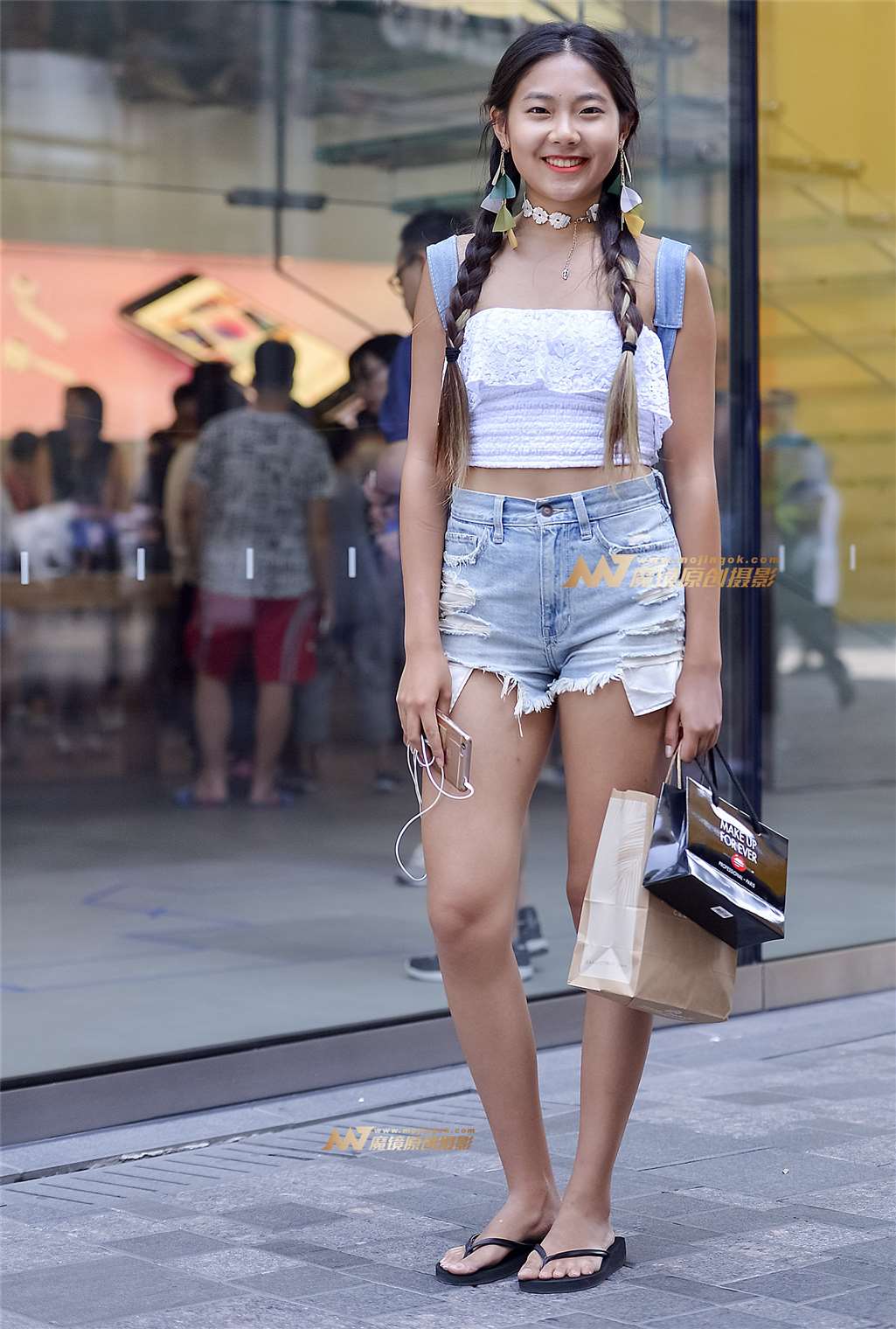图片[1]-时尚性感月牙臀美女-街拍流行馆