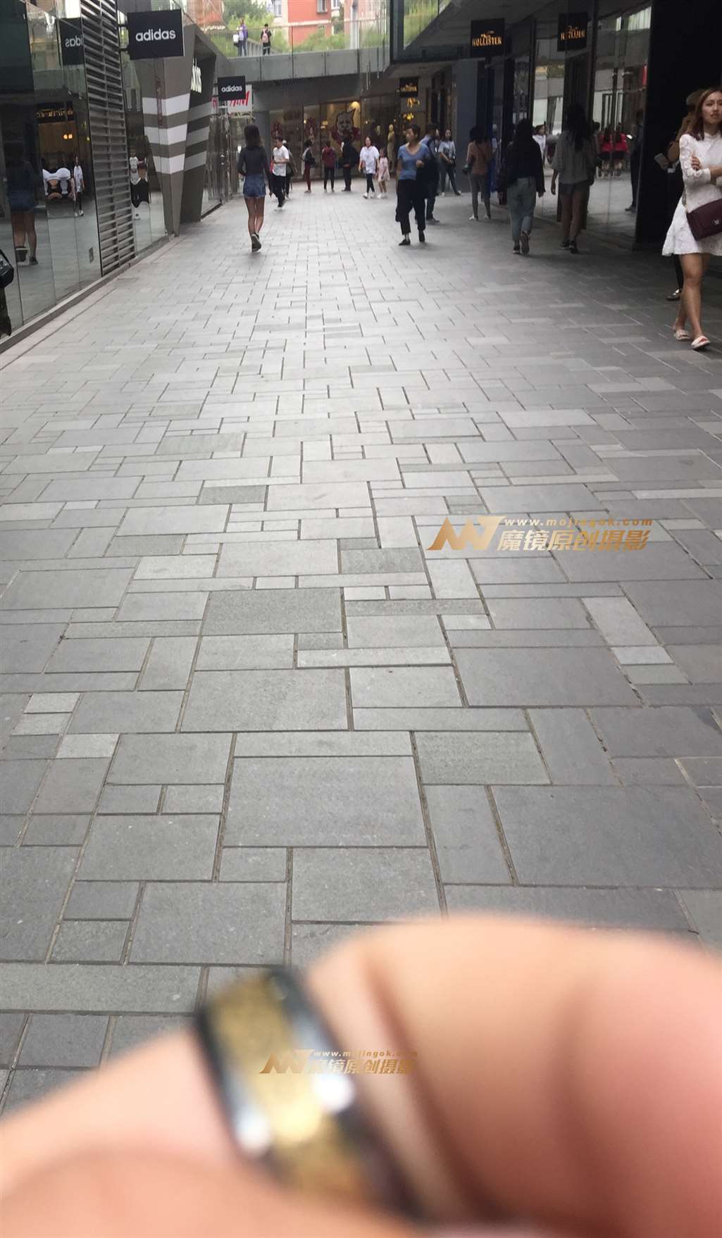 图片[3]-深V紧身好身材-街拍流行馆