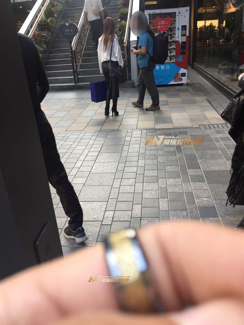 图片[3]-皮裤美女-街拍流行馆