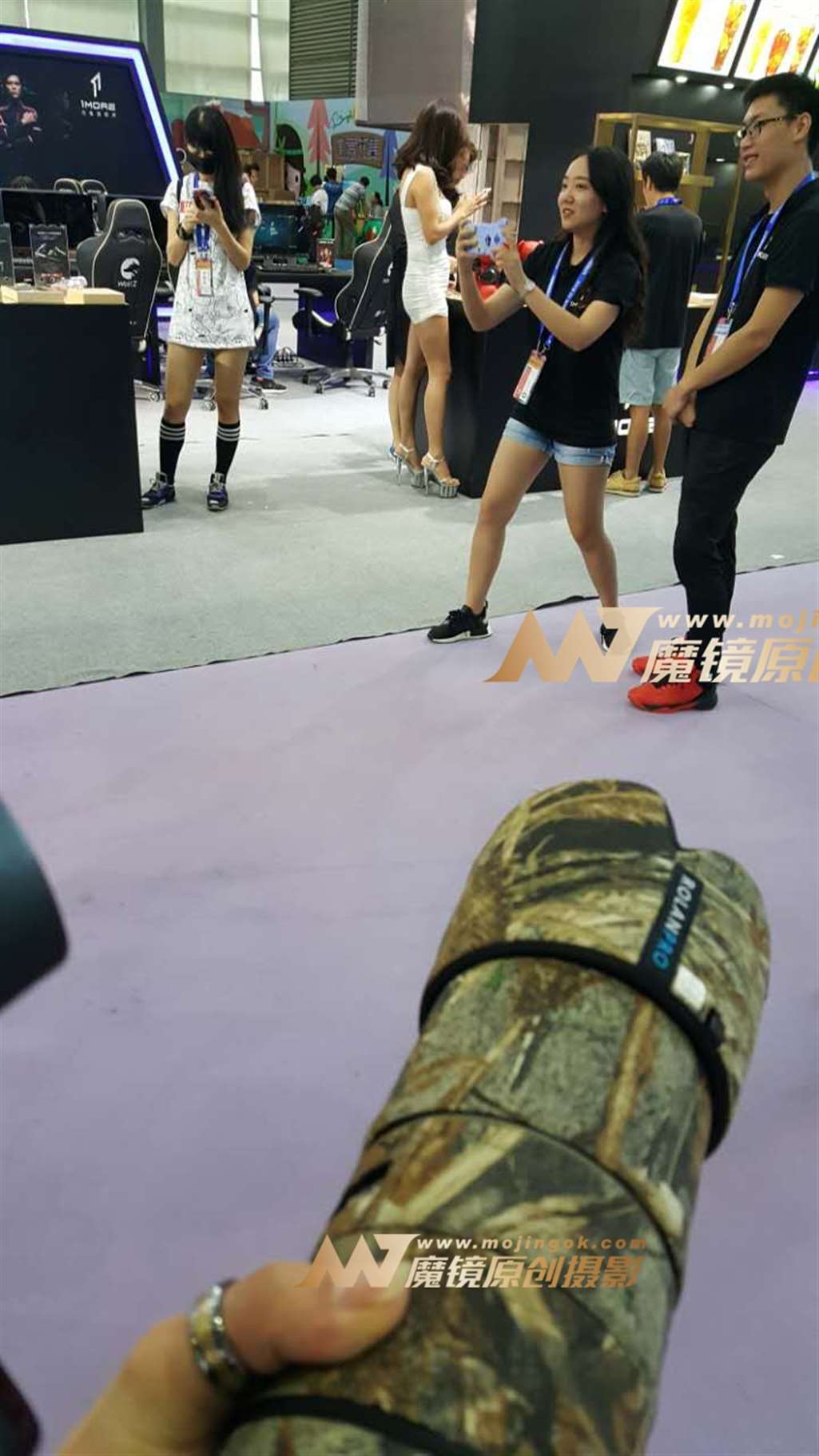 图片[3]-性感低胸爆乳 包臀裙 美女-街拍流行馆