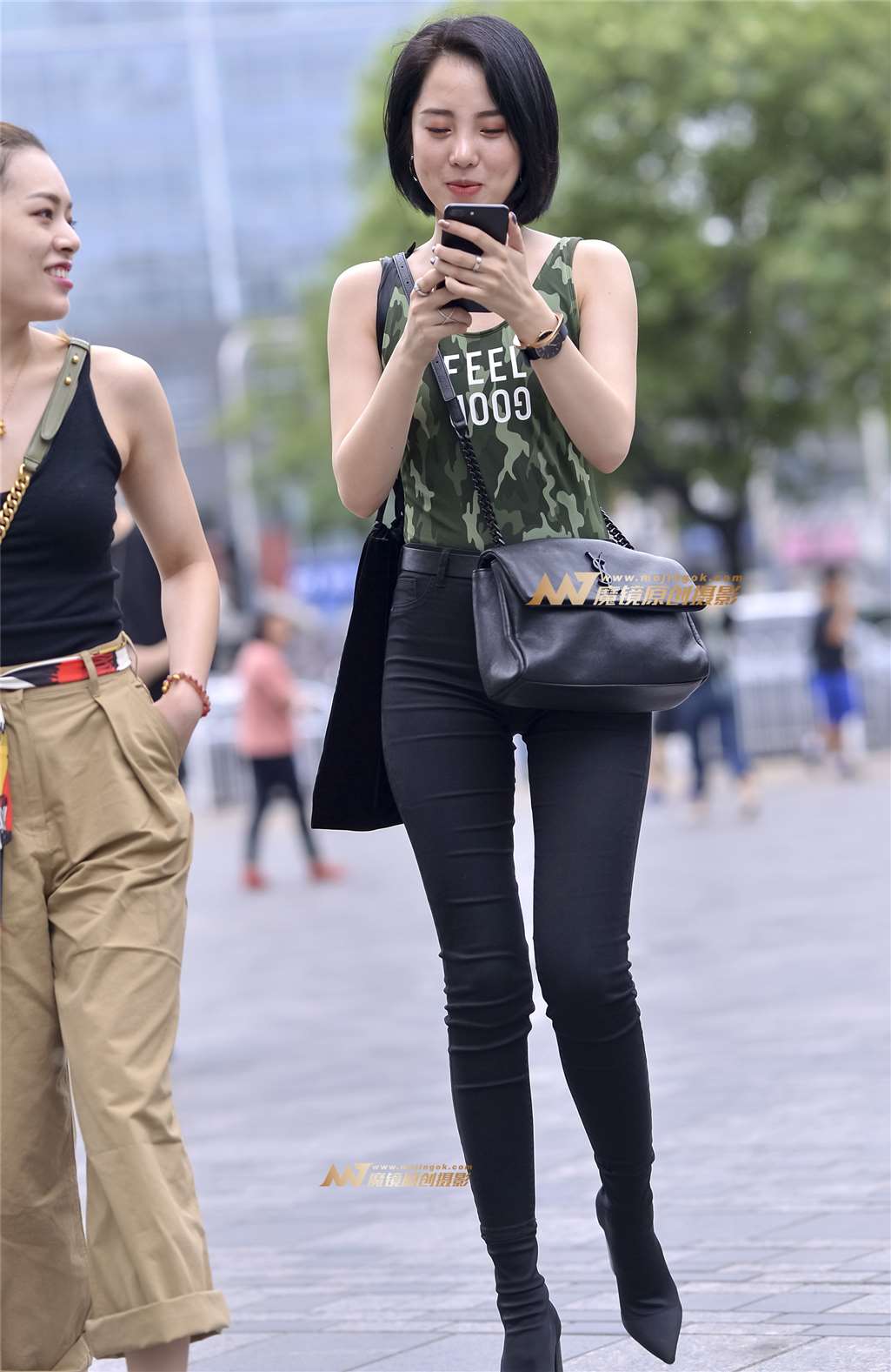图片[1]-美背美臀魔鬼身材-街拍流行馆
