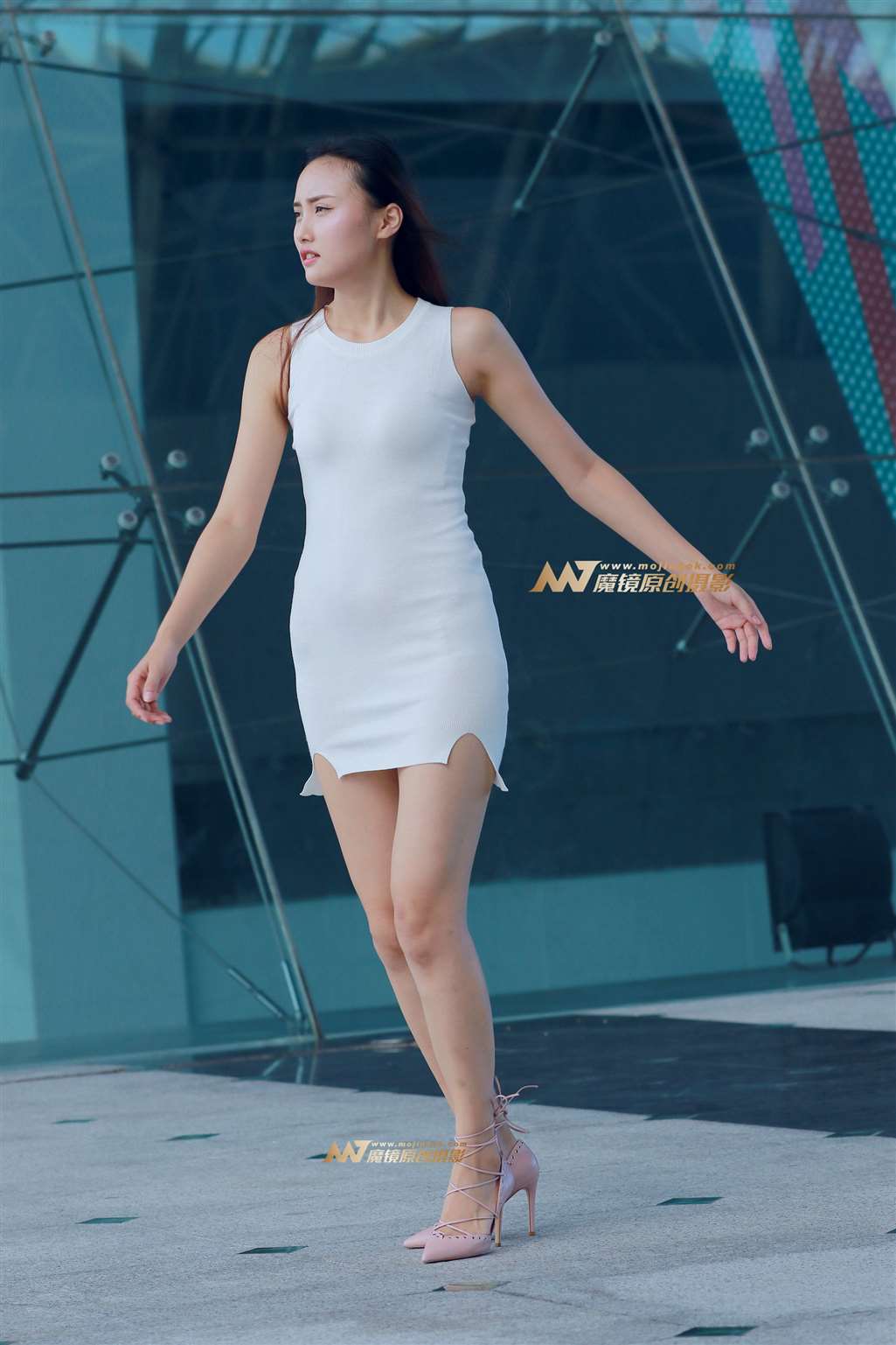 图片[4]-性感S身形，包臀裙 高跟 美眉-街拍流行馆