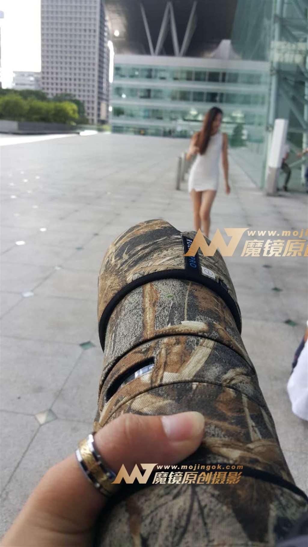 图片[3]-性感S身形，包臀裙 高跟 美眉-街拍流行馆