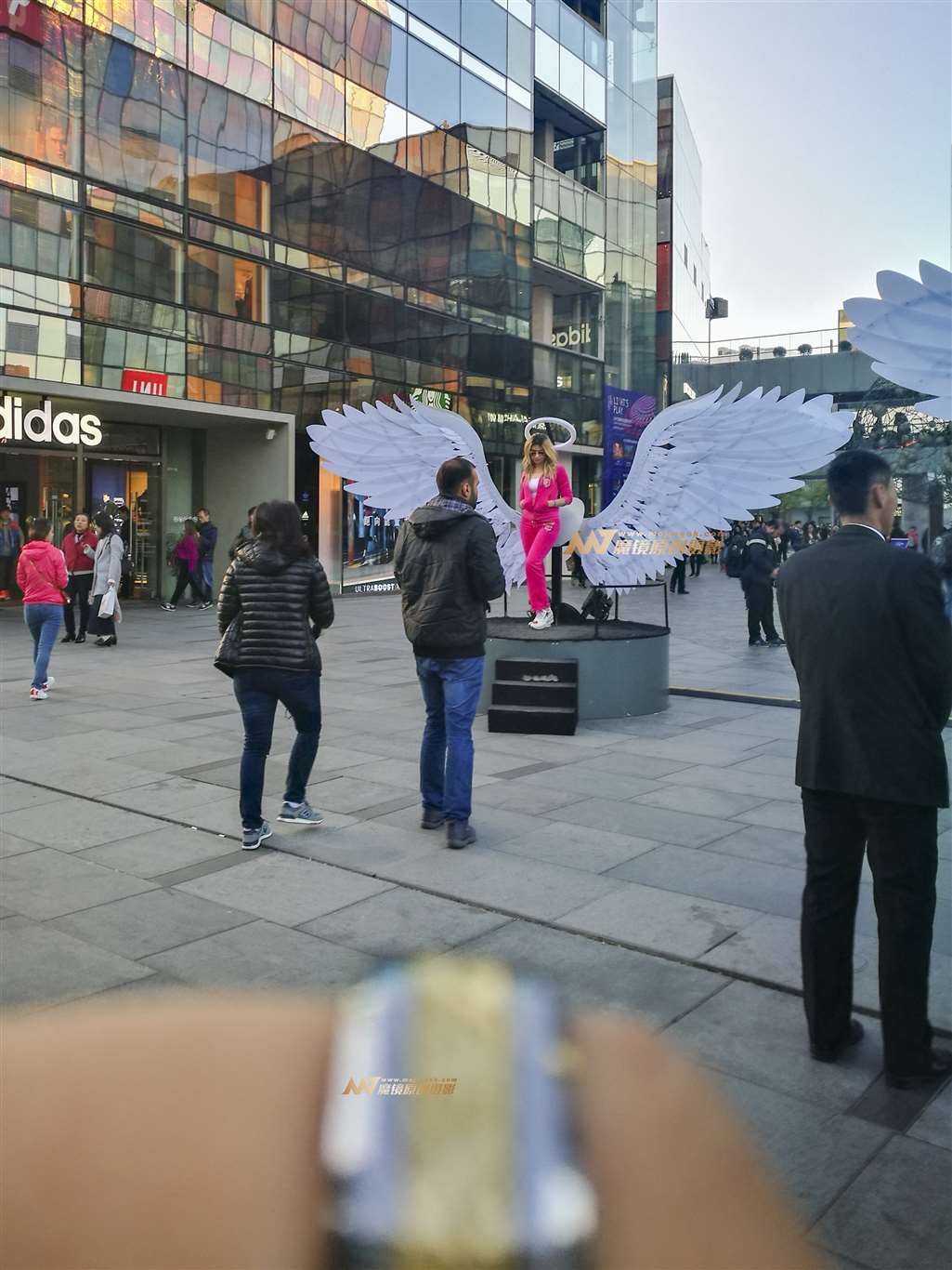 图片[3]-套装 丰臀 洋少妇-街拍流行馆