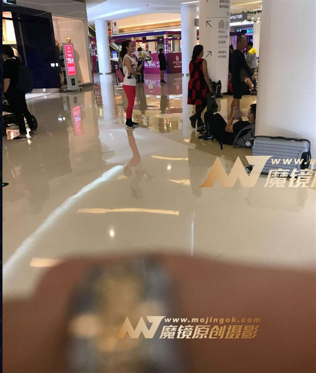 图片[2]-很少见的粉红色瑜伽裤美眉-街拍流行馆