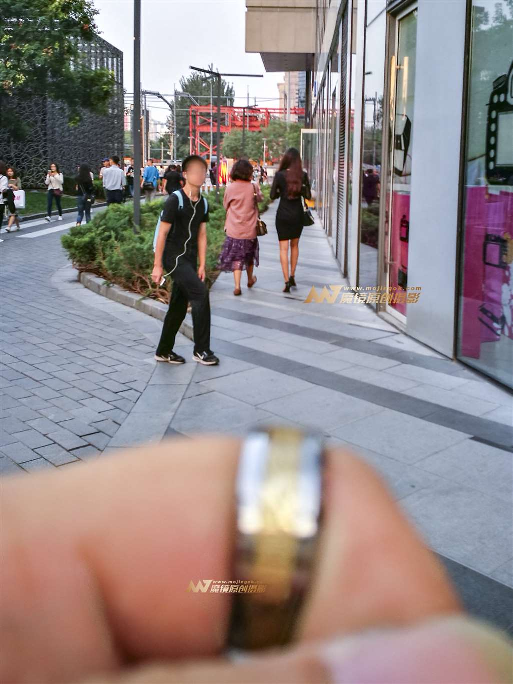 图片[3]-性感高挑 裹臀裙 新疆美女-街拍流行馆