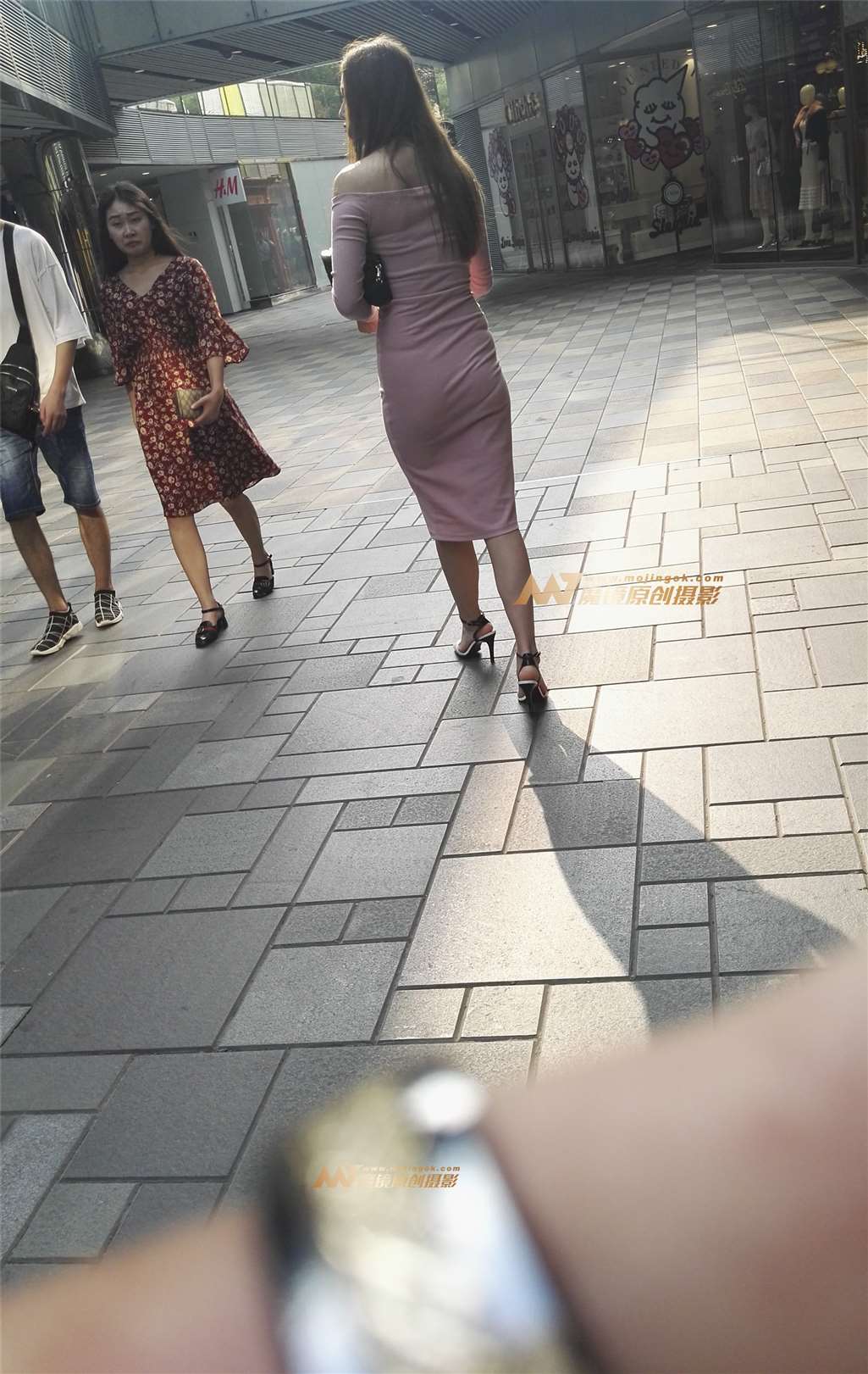 图片[3]-包臀性感美女-街拍流行馆